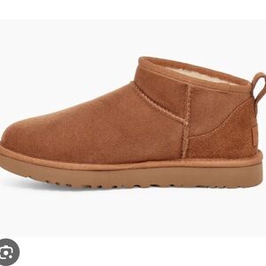 UGG
CLASSIC ULTRA MINI LEATHER BOOT Chestnut Brown